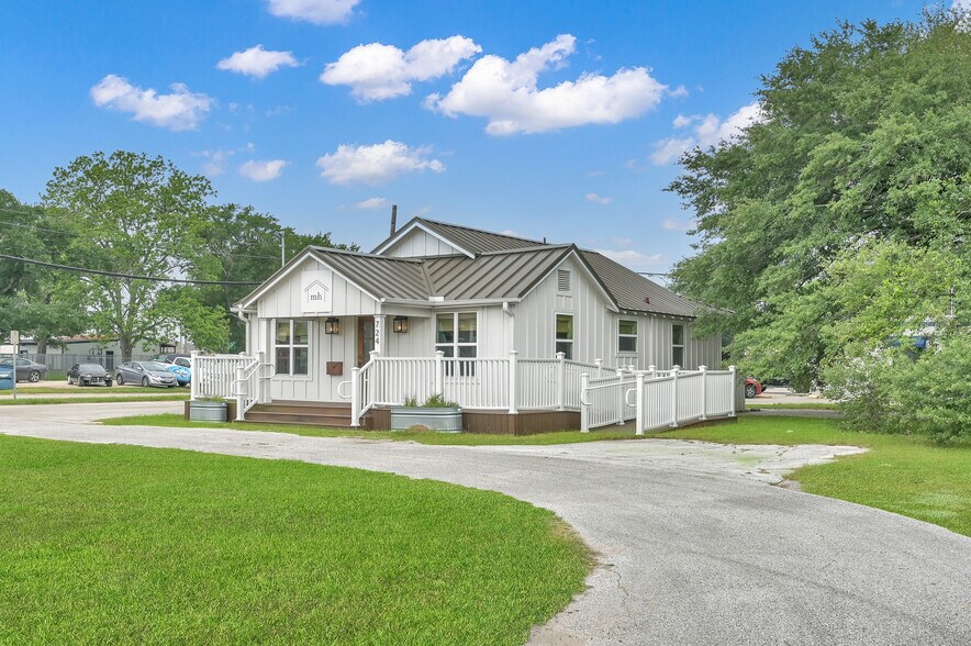 724 W Main St, Tomball, TX à vendre - Photo du bâtiment - Image 2 de 17