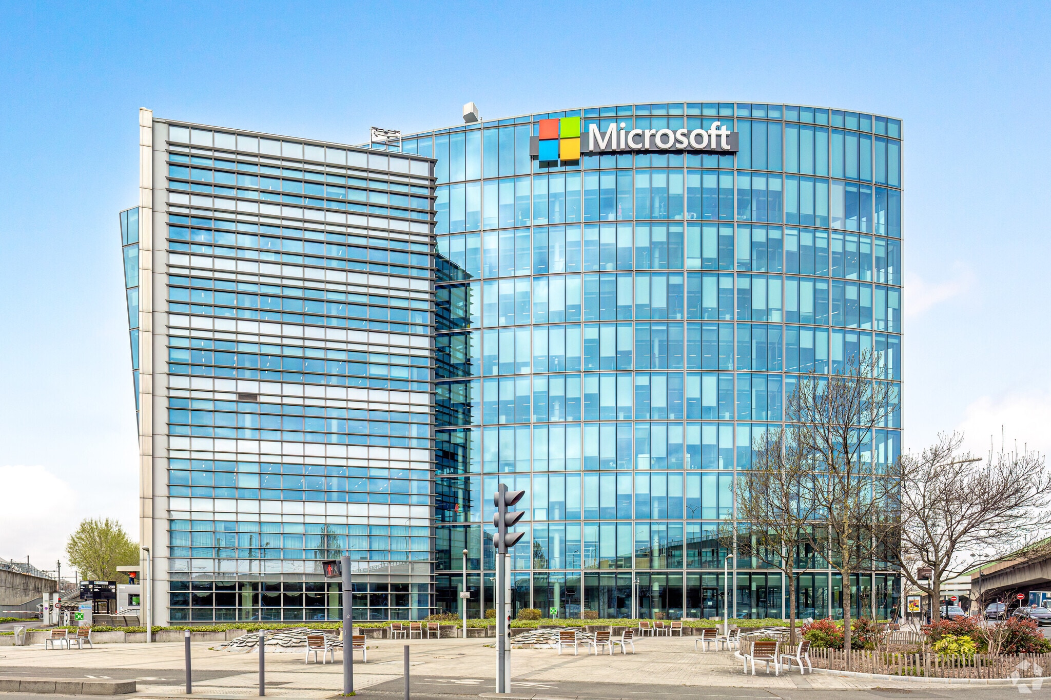 37-45 Quai Du Président Roosevelt, Issy-les-Moulineaux for lease Primary Photo- Image 1 of 4