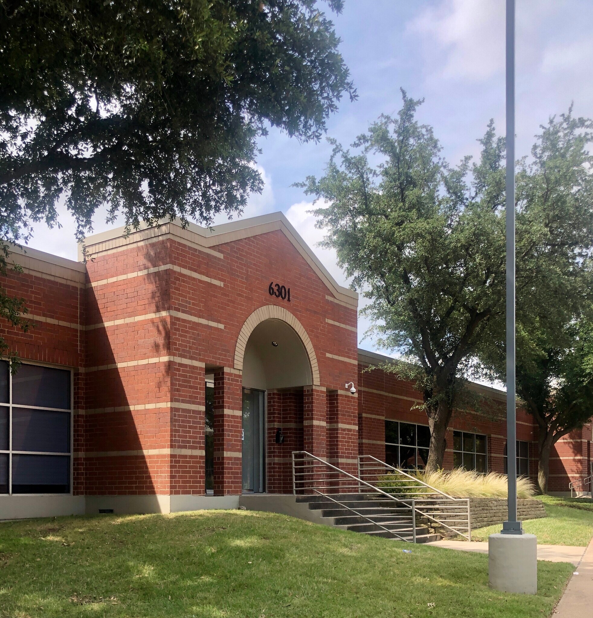 6301 Campus Circle Dr E, Irving, TX à louer Photo du bâtiment- Image 1 de 10
