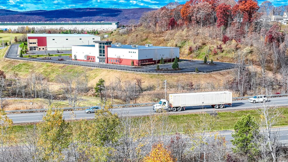 195 Enterprise Way, Pittston Township, PA for lease - Building Photo - Image 3 of 5