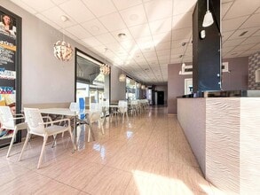 Retail in Alcanar, Tarragona for lease Interior Photo- Image 2 of 9