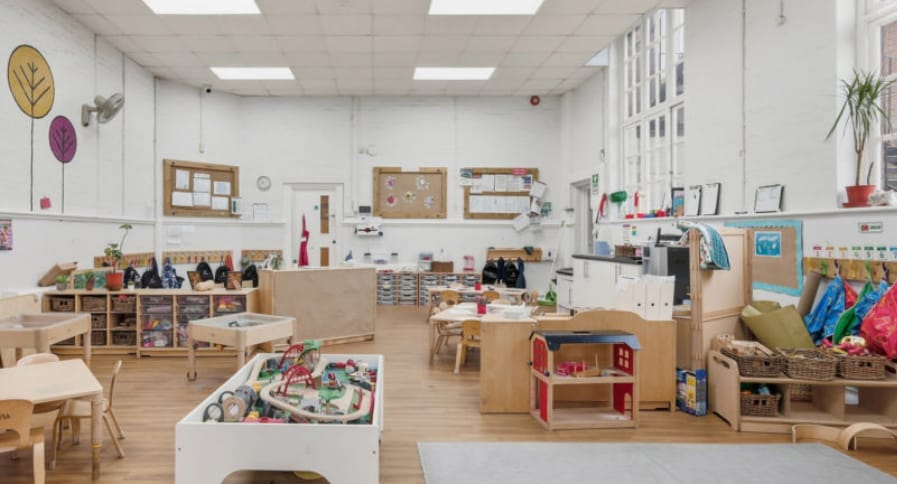 34 Half Acre, Brentford for sale - Interior Photo - Image 2 of 4