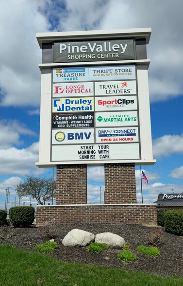 10200 Coldwater Rd, Fort Wayne, IN à louer - Photo du bâtiment - Image 2 de 6