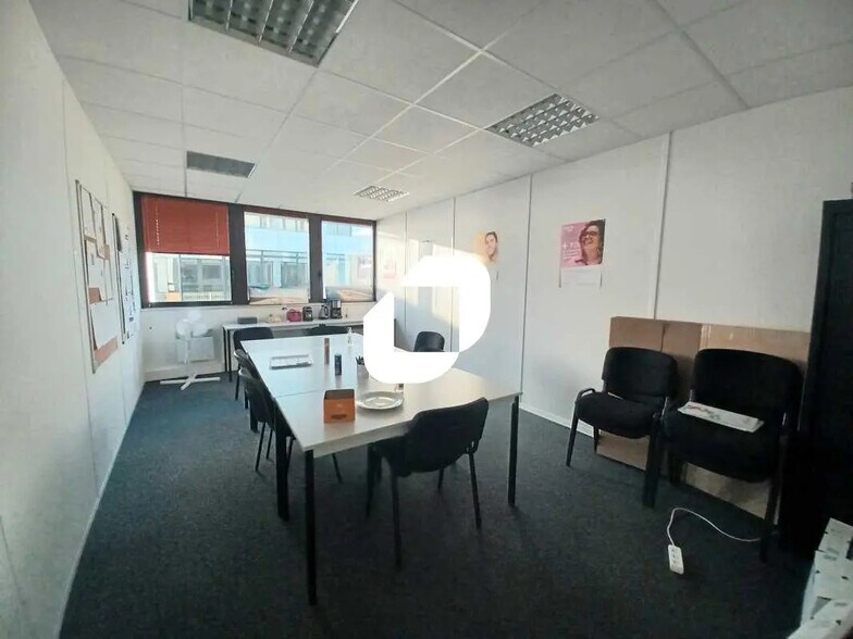 Office in Bordeaux for lease - Interior Photo - Image 2 of 36
