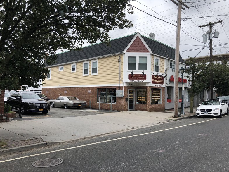 12 Merrick Ave, Merrick, NY à vendre - Photo du bâtiment - Image 2 de 3