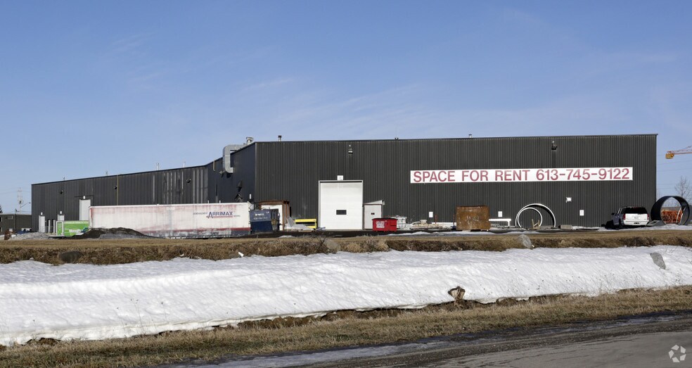 240-250 Entreprise Rd, Russell, ON à vendre - Photo du bâtiment - Image 3 de 6