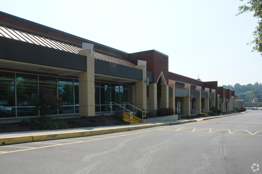 130-192 N Seven Oaks Dr, Knoxville, TN for lease - Building Photo - Image 1 of 2