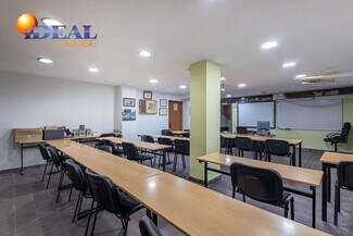 Plus de détails pour Calle Andorra, 1-1, Granada - Bureau à vendre
