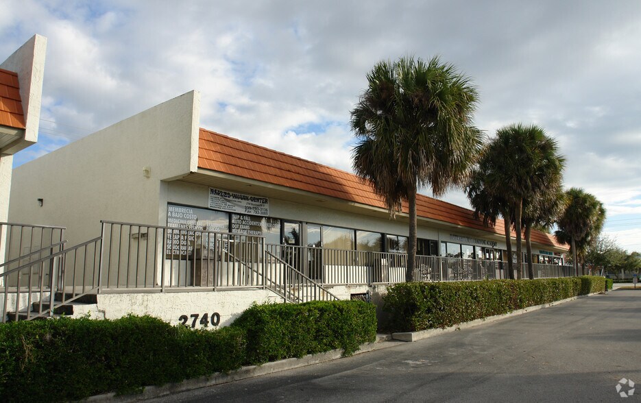 2740 Bayshore Dr, Naples, FL for lease - Building Photo - Image 1 of 10