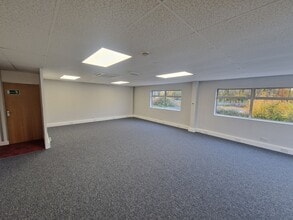 Newbury Rd, Kingsclere for lease Interior Photo- Image 2 of 2