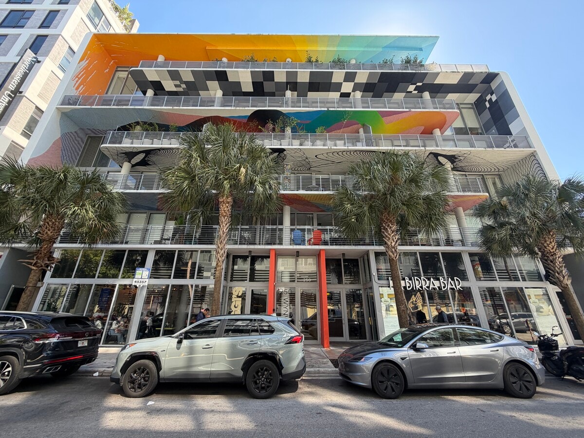 250 NW 24th St, Miami, FL 33127 - Unité CU-1 & 2 -  - Photo intérieure - Image 1 of 8