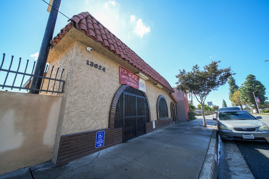 13624 San Antonio Dr, Norwalk, CA à vendre - Photo du bâtiment - Image 2 de 25
