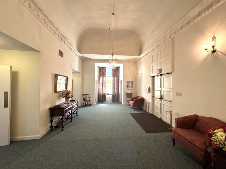 900 W Market St, Lima, OH à vendre - Hall d’entrée - Image 2 de 5