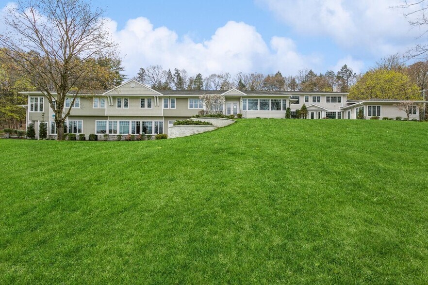 131 Kent Rd, New Milford, CT à louer - Photo du bâtiment - Image 2 de 8