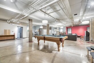 902 9th Ave SW, Calgary, AB à louer Photo intérieure- Image 2 de 9