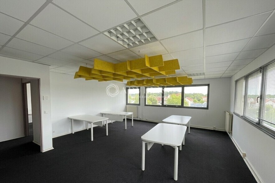 Office in Neuilly-Plaisance for lease - Interior Photo - Image 3 of 8