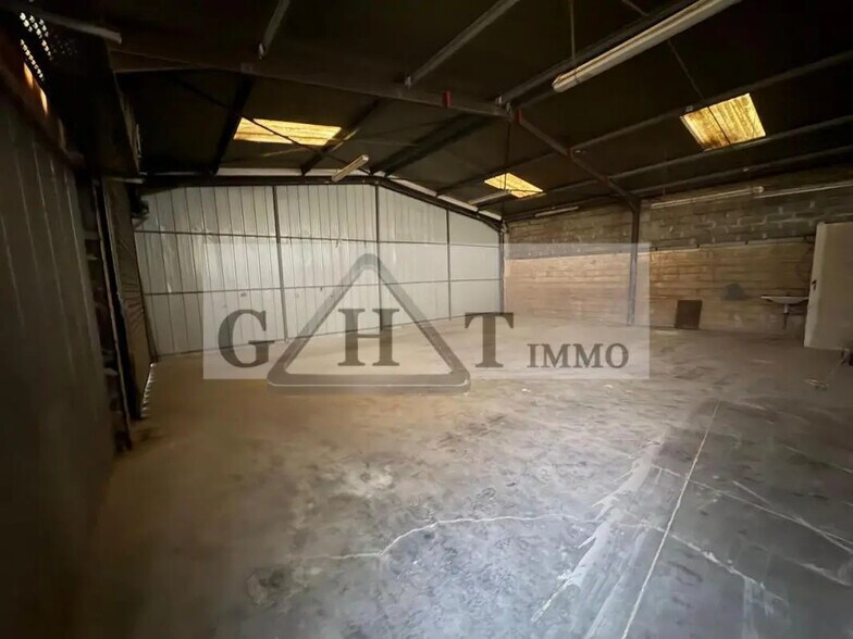 Office in Dammarie-les-Lys for lease - Building Photo - Image 1 of 15