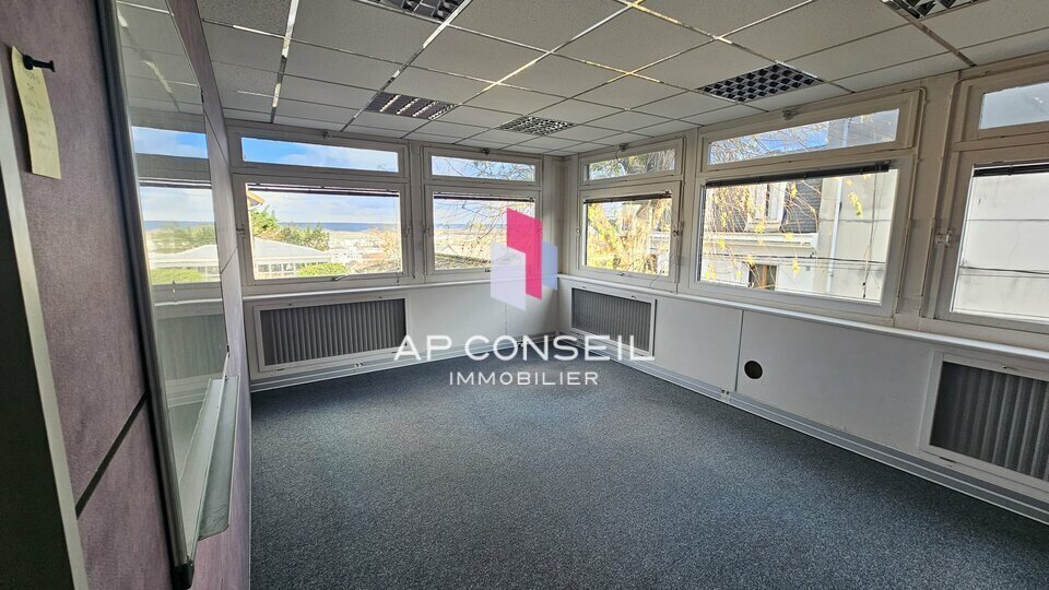 Office in SAINT CYR L ECOLE for lease - Interior Photo - Image 2 of 8