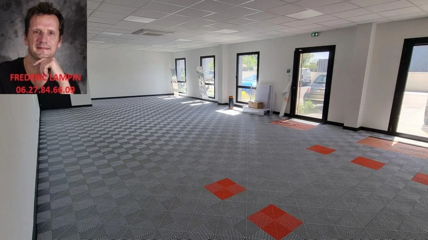 Flex in Saint-André-de-Corcy for sale Interior Photo- Image 1 of 6