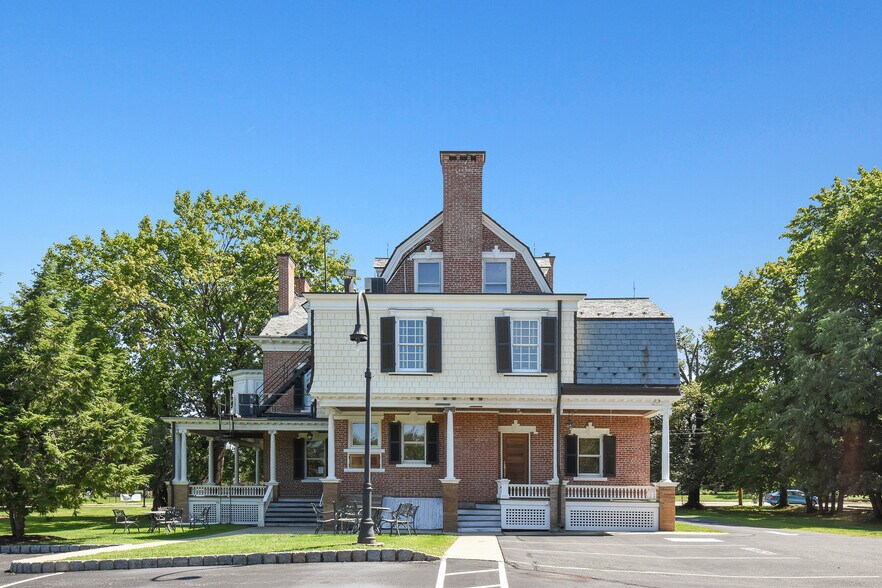 1 Main St, Flemington, NJ à louer - Photo du bâtiment - Image 2 de 51