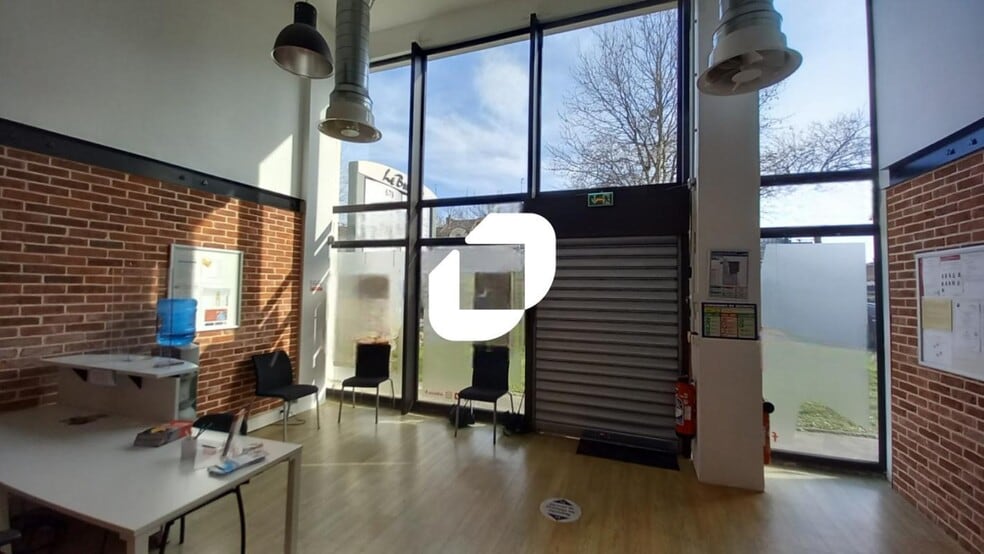 677 Bis Avenue De La République, Lille for sale - Interior Photo - Image 2 of 12