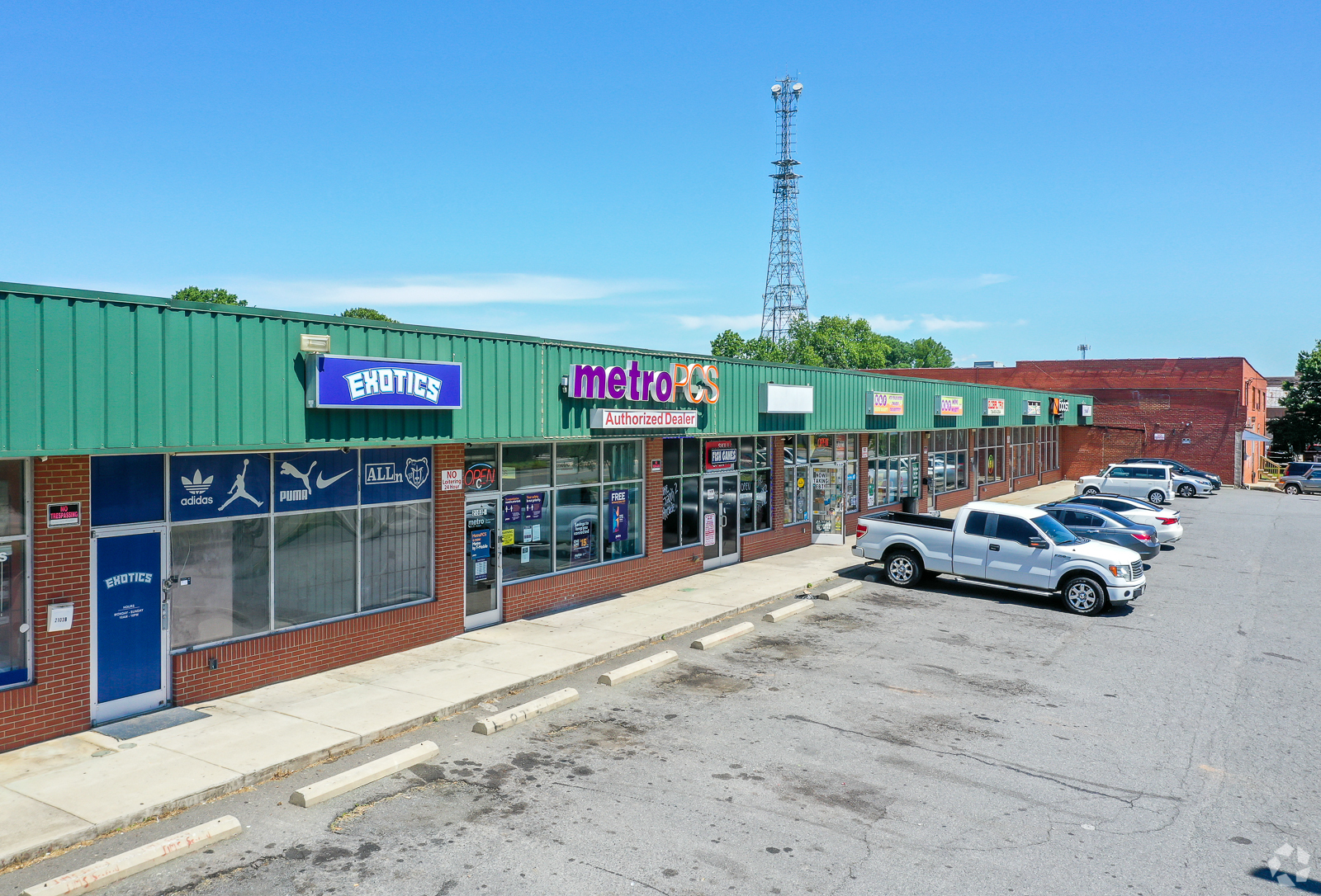 2103 N Graham St, Charlotte, NC for lease Primary Photo- Image 1 of 2