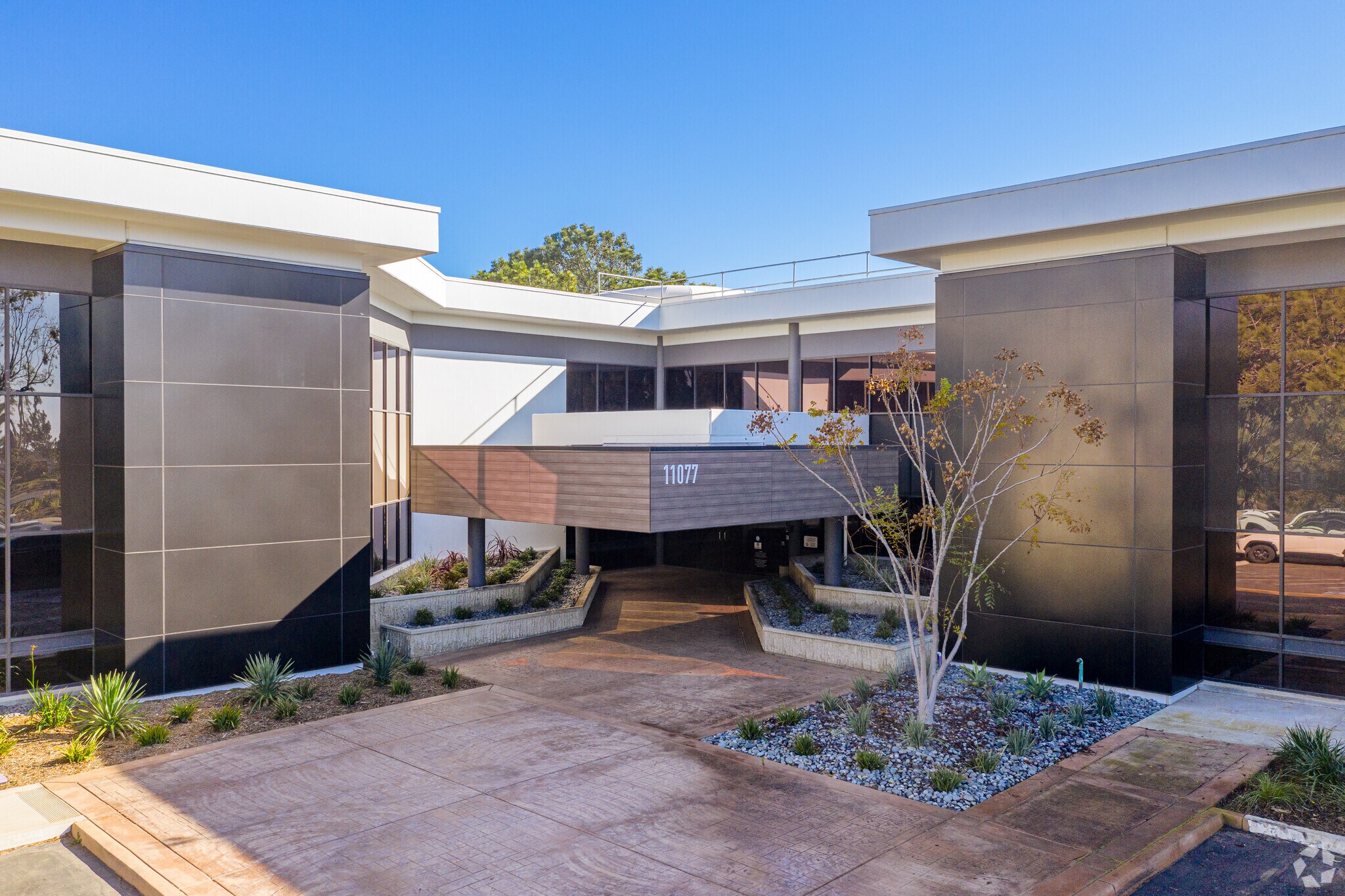 11077 N Torrey Pines Rd, La Jolla, CA à louer Photo du bâtiment- Image 1 de 6