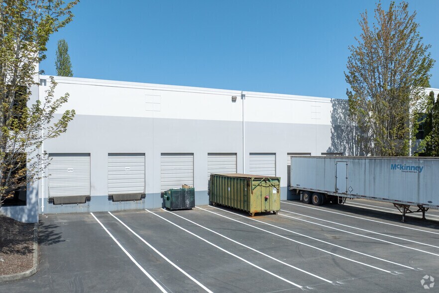 15000-15100 Woodinville Redmond Rd NE, Woodinville, WA à louer - Photo du bâtiment - Image 2 de 4