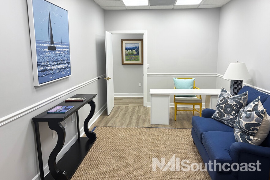 2400 SE Federal Hwy, Stuart, FL à louer - Photo du bâtiment - Image 2 de 12