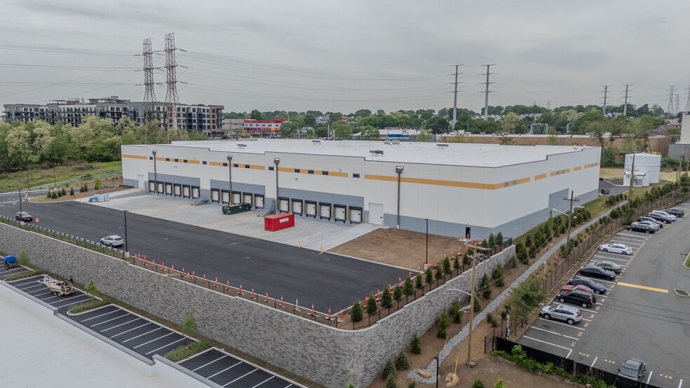 681 Main St, Belleville, NJ for lease - Building Photo - Image 3 of 17