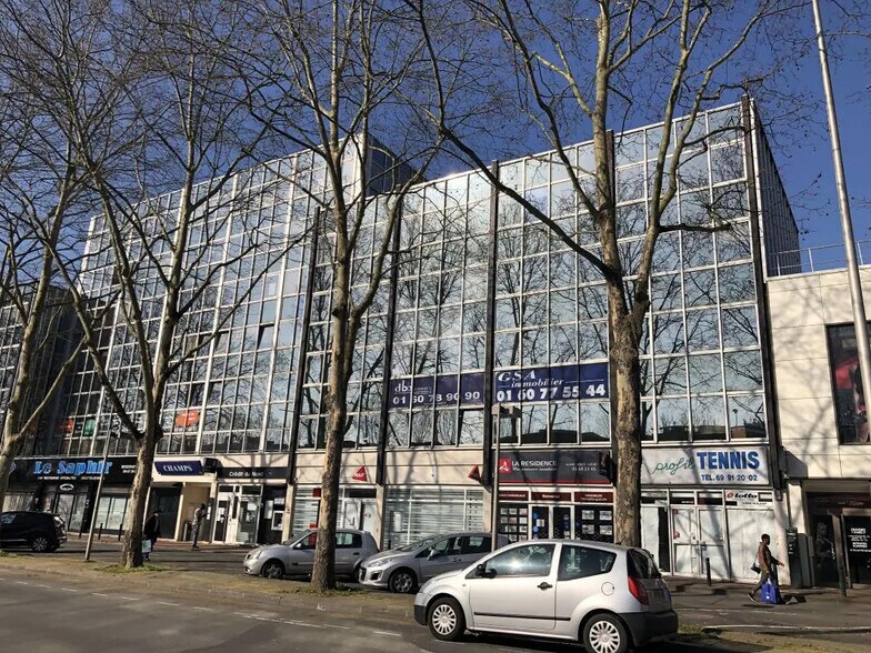 Commerce de détail dans Évry-Courcouronnes à louer - Photo du bâtiment - Image 3 de 10