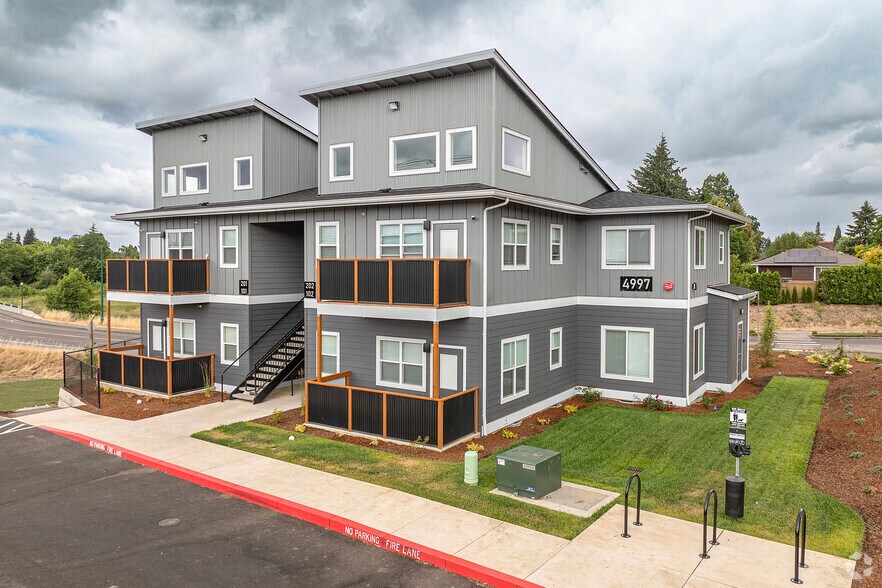 4853 Verda Ln NE, Keizer, OR à vendre - Photo du bâtiment - Image 2 de 37