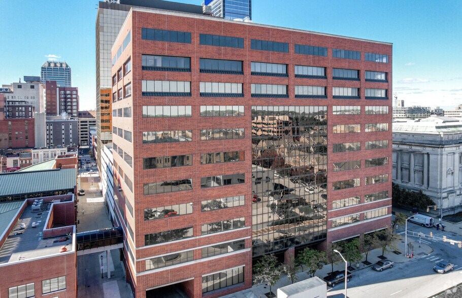 251 E Ohio St, Indianapolis, IN à louer - Photo du bâtiment - Image 2 de 3