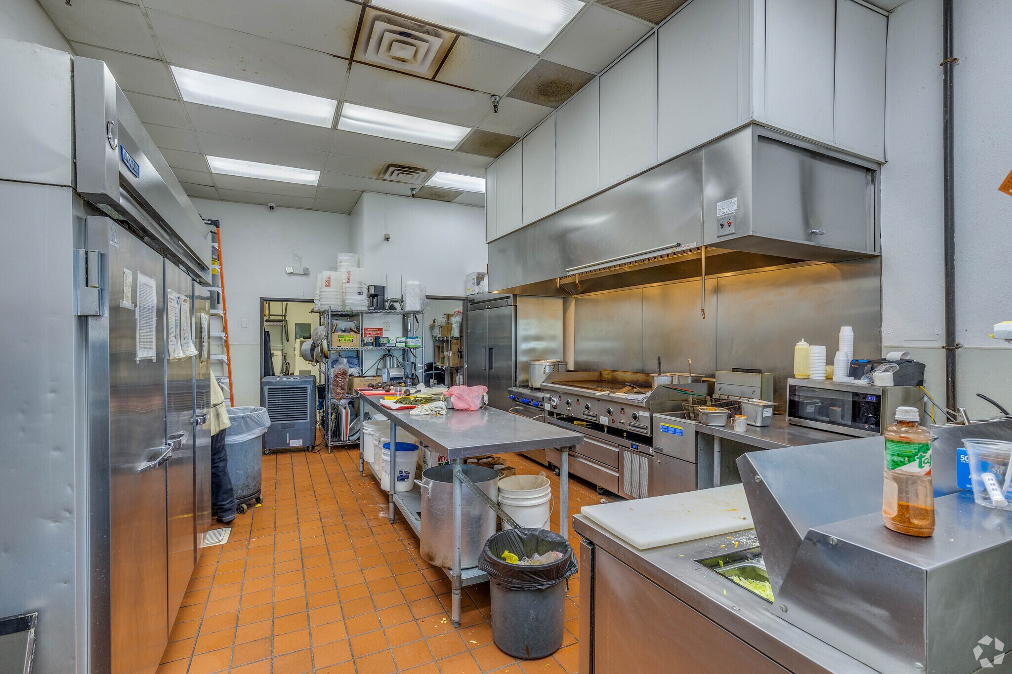 5081 N Rainbow Blvd, Las Vegas, NV for lease Primary Photo- Image 1 of 10