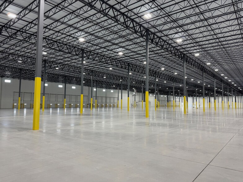 975 Belle Ln, Bolingbrook, IL for lease - Interior Photo - Image 3 of 5