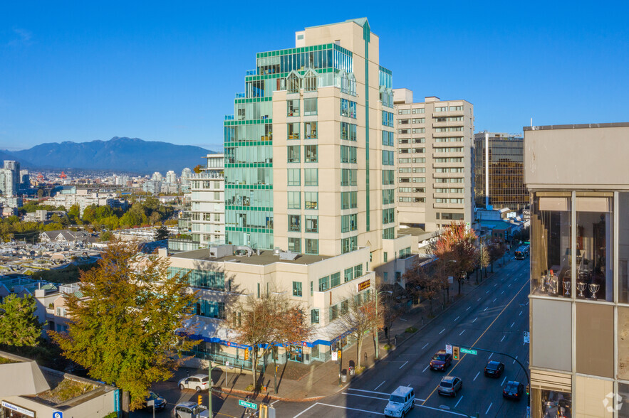 777 W Broadway, Vancouver, BC à louer - Photo du bâtiment - Image 1 de 5