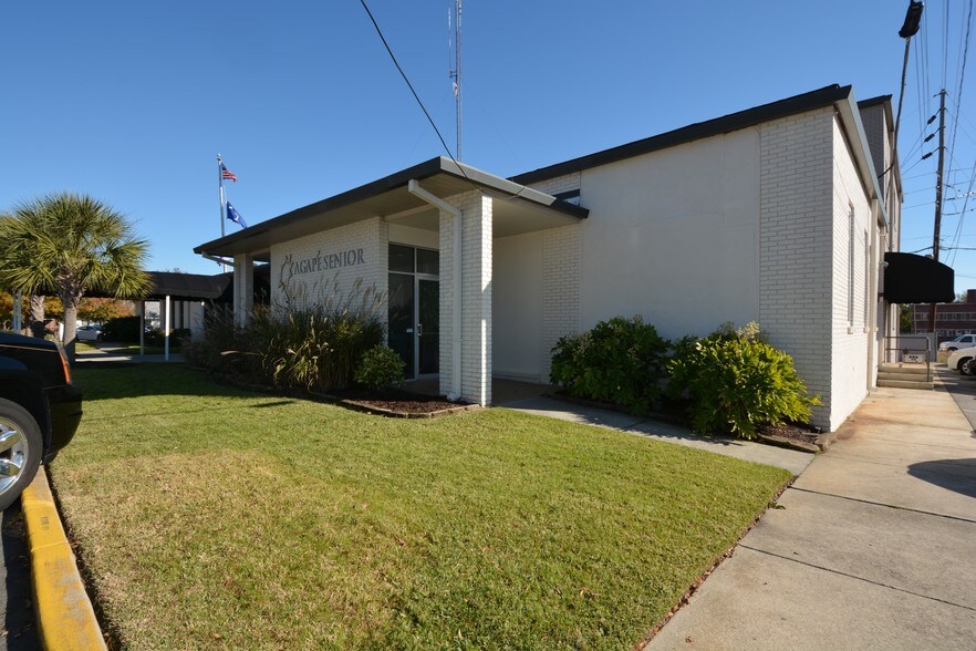1053 Center St, West Columbia, SC for sale - Primary Photo - Image 1 of 34