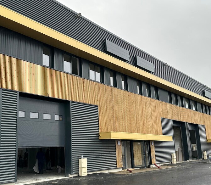 4 Rue De Champfleuri, Vaires-sur-Marne à louer - Photo du bâtiment - Image 2 de 3