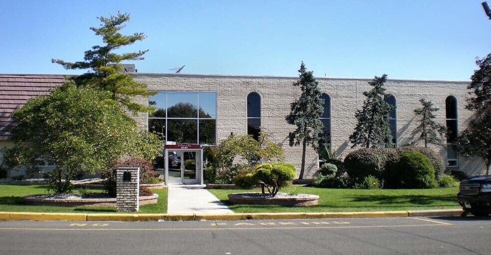 50-60 Parkway Pl, Edison, NJ à vendre - Photo du bâtiment - Image 1 de 22