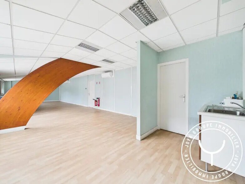 Office in Wissous for lease - Interior Photo - Image 3 of 7