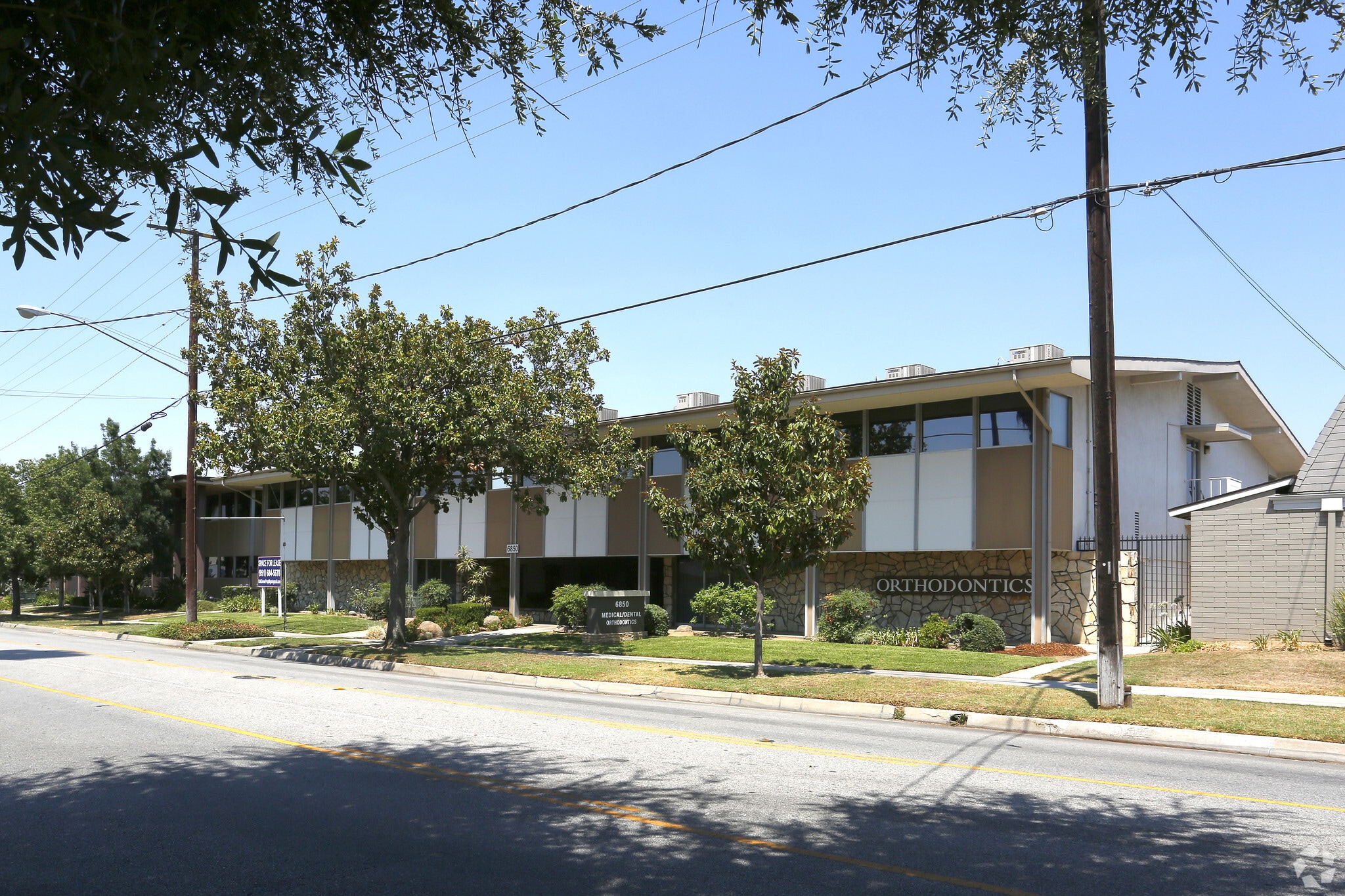 6850 Brockton Ave, Riverside, CA à louer Photo du bâtiment- Image 1 de 5