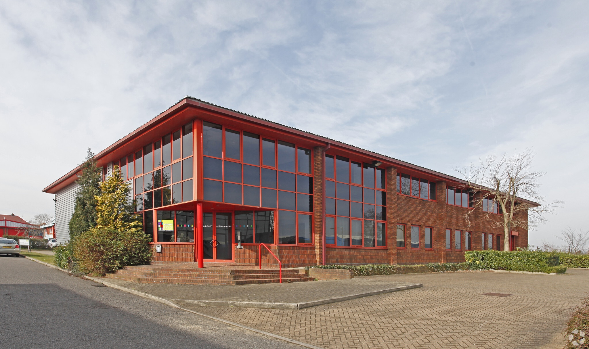 18 Amor Way, Letchworth Garden City for lease Primary Photo- Image 1 of 14