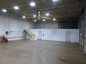 1419 5th Ave, Aurora, IL for lease Interior Photo- Image 2 of 4