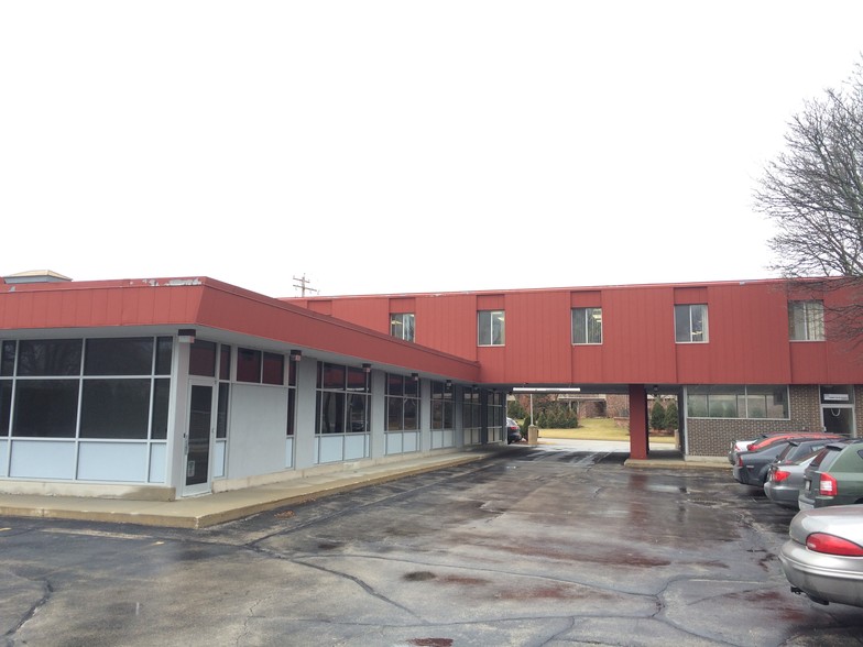 8050 N Port Washington Rd, Fox Point, WI for lease - Building Photo - Image 2 of 5