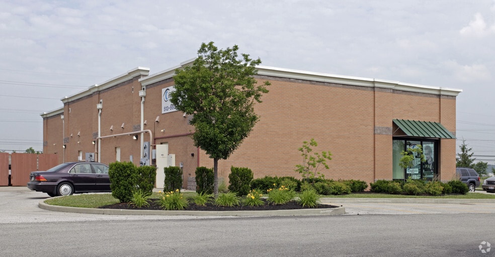 8629-8637 N Pavilion Dr, West Chester, OH à louer - Photo du bâtiment - Image 2 de 5