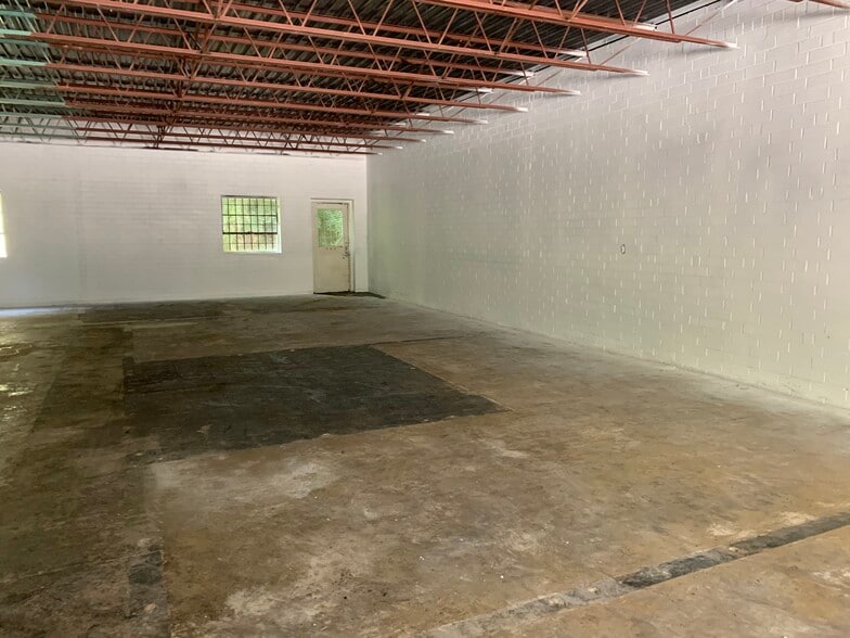 639 Biltmore Ave, Asheville, NC for lease - Interior Photo - Image 2 of 9