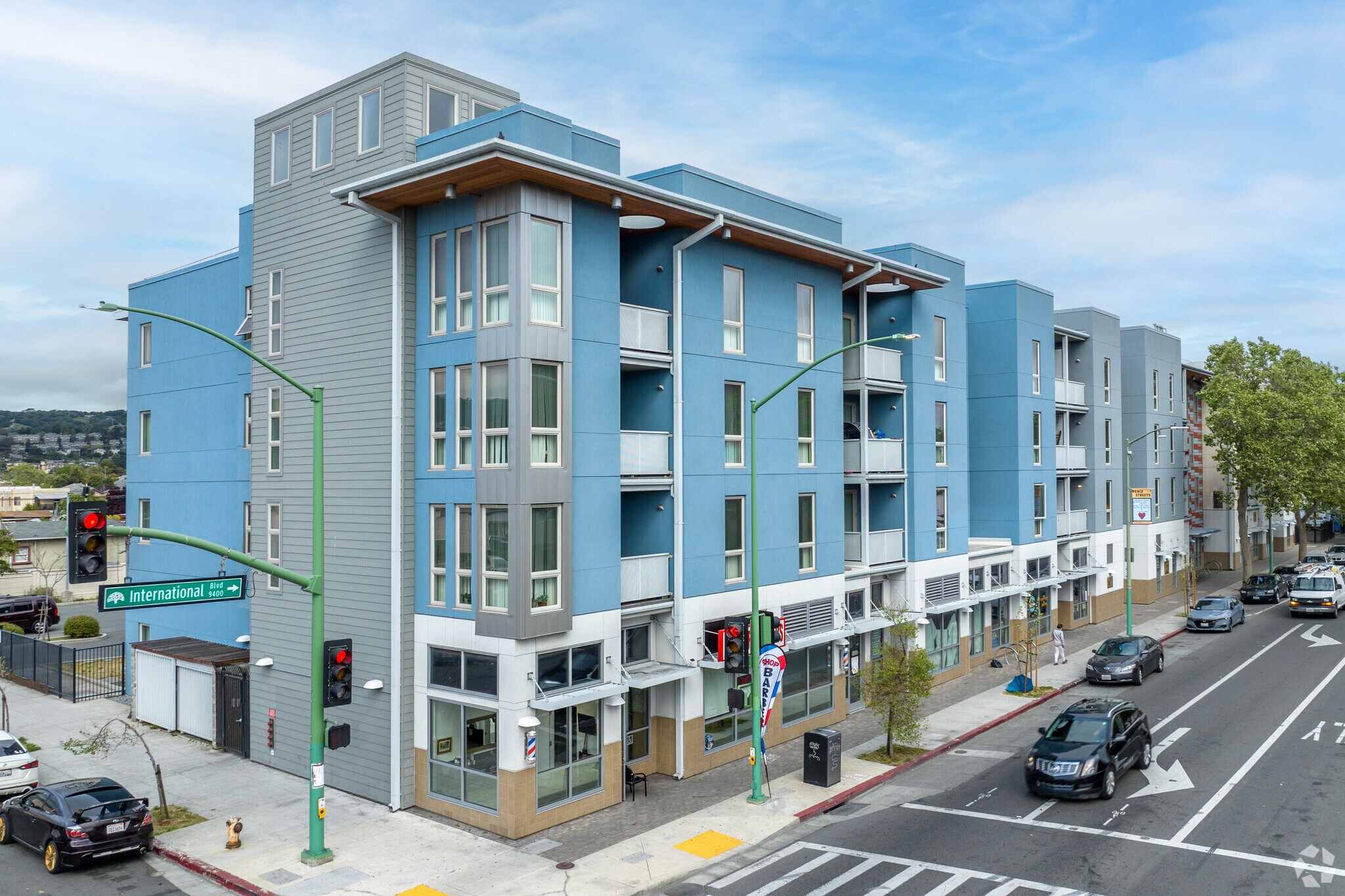 9400 International Blvd, Oakland, CA à louer Photo principale- Image 1 de 16