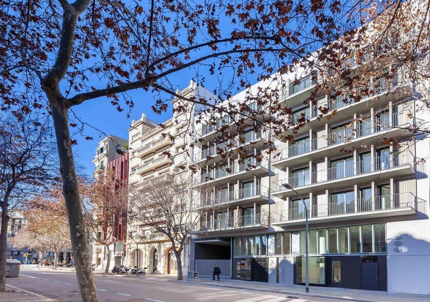 Carrer de la Diputació, 459, Barcelone, Barcelona à louer - Photo du bâtiment - Image 3 de 7