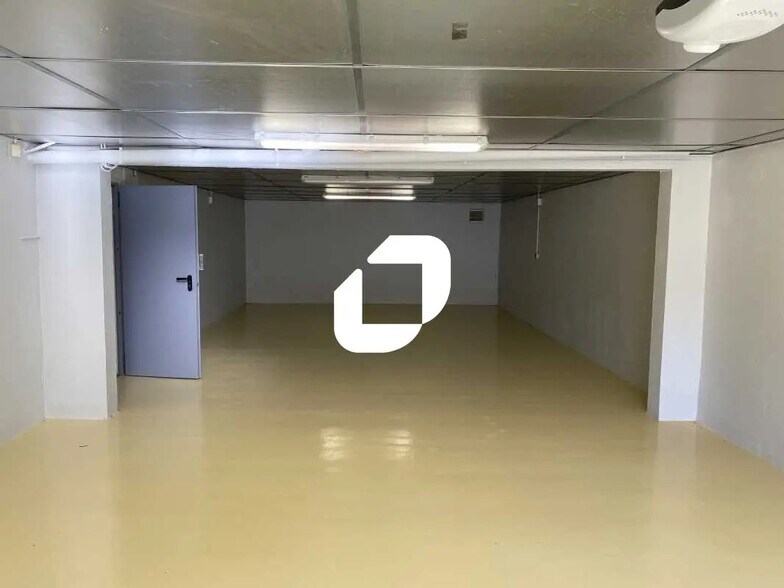 Flex in Pierrelaye for lease - Building Photo - Image 2 of 6