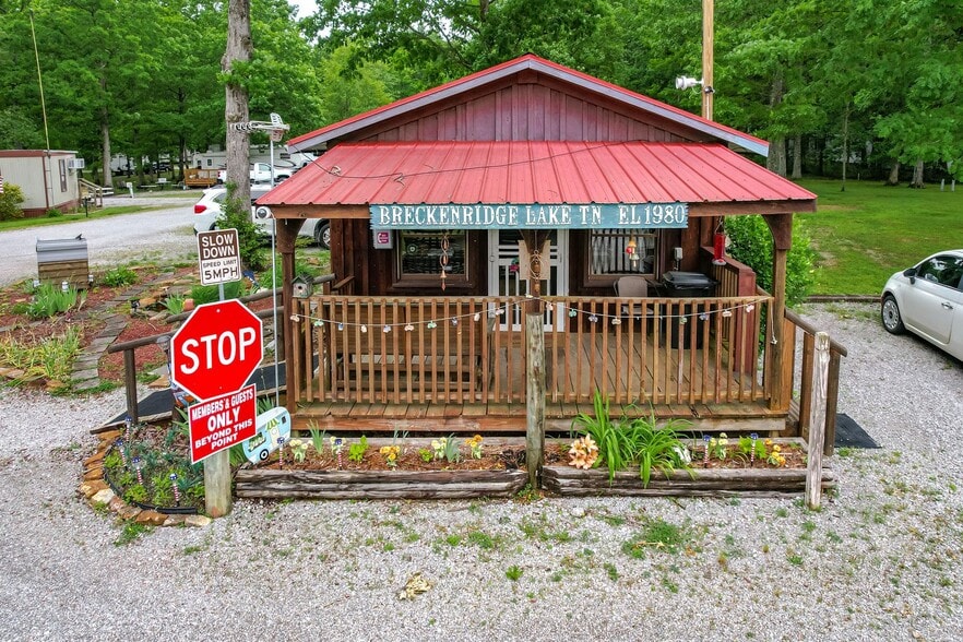 Oak Park Cir, Crossville, TN for sale - Building Photo - Image 1 of 12